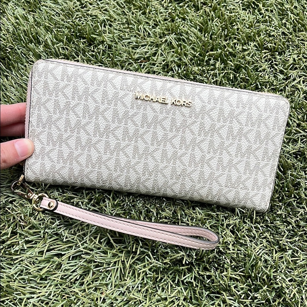 Michael Kors Cream Wristlet Wallet